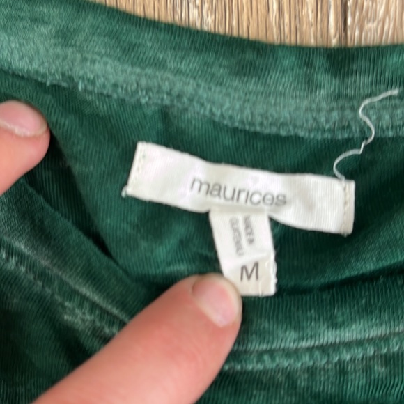 4/$20🥳 Maurices women’s short sleeve holiday shirt size M - Picture 3 of 4